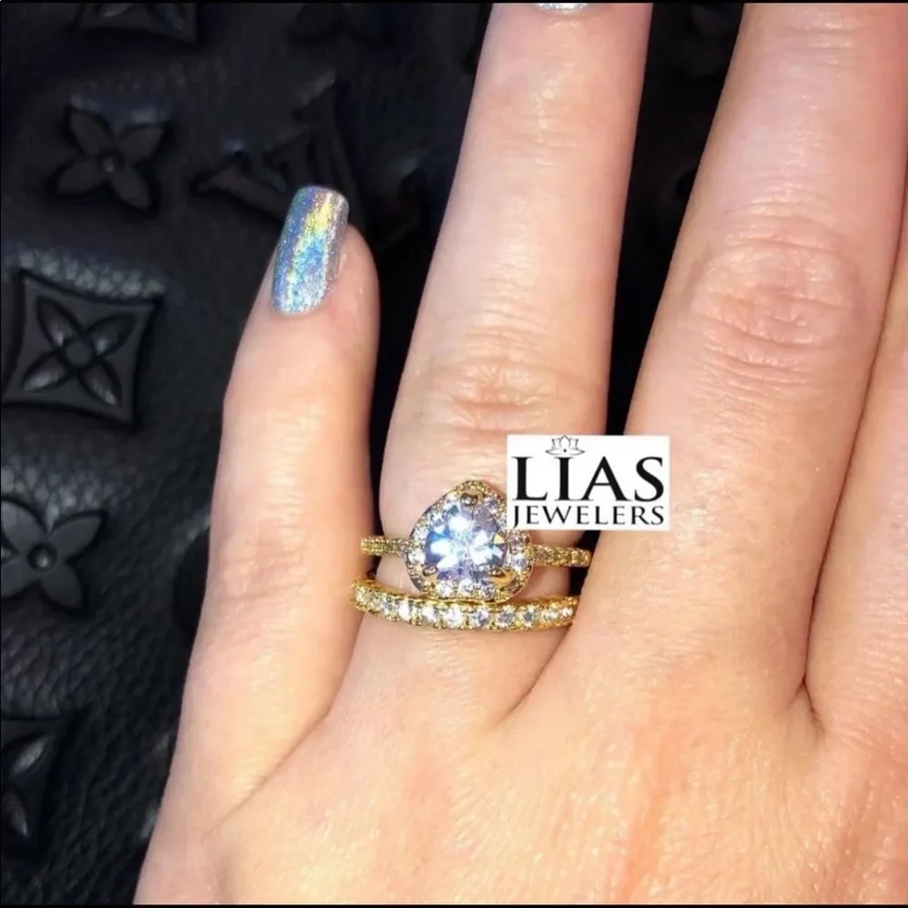 New 18k yellow gold wedding ring set